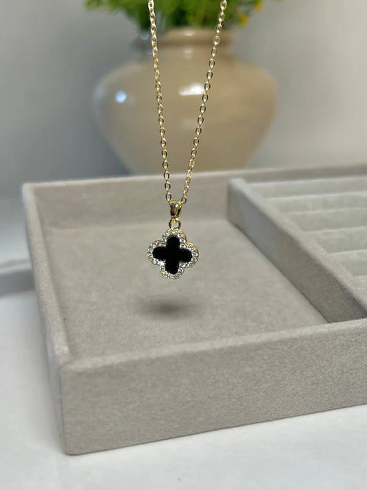 Midnight Clover Necklace – Elegant & Timeless Clover Design